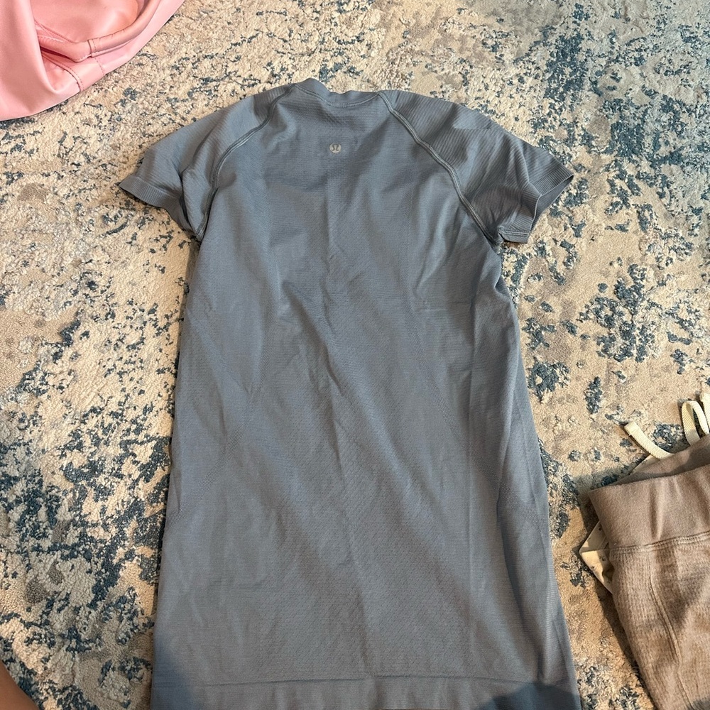 Lulu lemon swiftly tech blue size 4